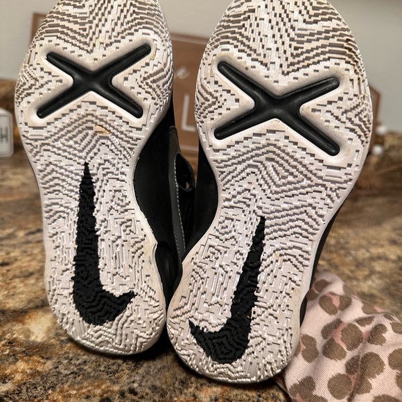 Nike Team Hustle Kid Shoes - Picture 5 of 5